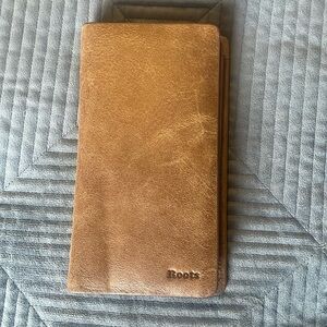 Roots Bi-fold LeatherWallet